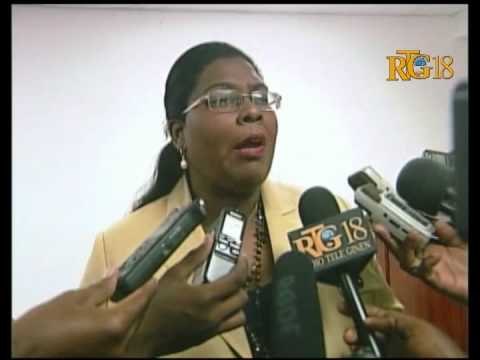 Minis afè sosyal la akonpaye fanmi ki viktim pandan pasaj tanpèt twopikal Isaac sou peyi a.