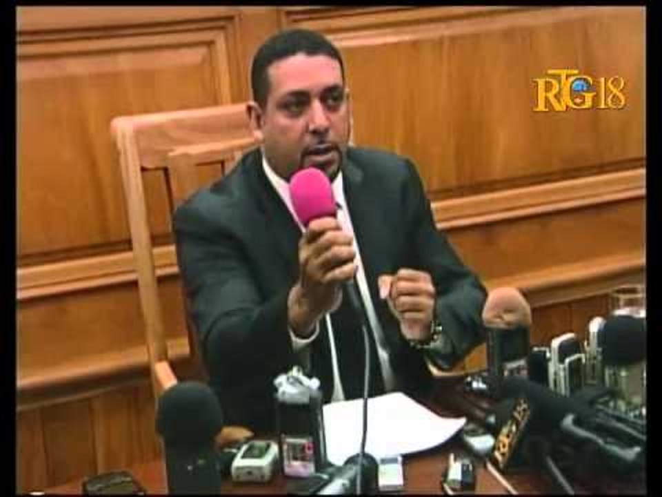 Senatè Zenny demanti enfòmasyon ki fè kwè li ta krache sou jij Bob Simonis.