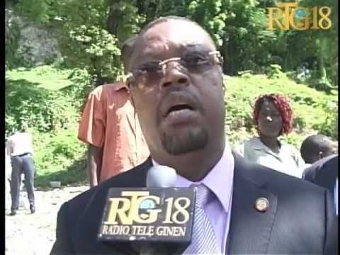 Poz premye wòch pou kontriksyon memoryal nan non viktim tranbleman tè 12 janvye 2010 yo