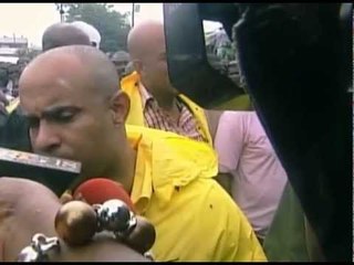 Distribye kit alimantè bay moun Village de Dieu ak Martissant nan okazyon pasaj siklòn Sandy a.