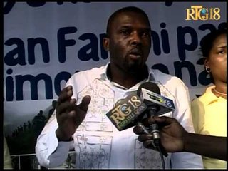 òganizasyon fanm leve kanpe pou sa chanje òganize yon seyans.