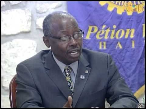 Responsab Rotary Club yo nan Petyonvil ankouraje elèv klas 3em pou rive nan klas tèminal vini pati