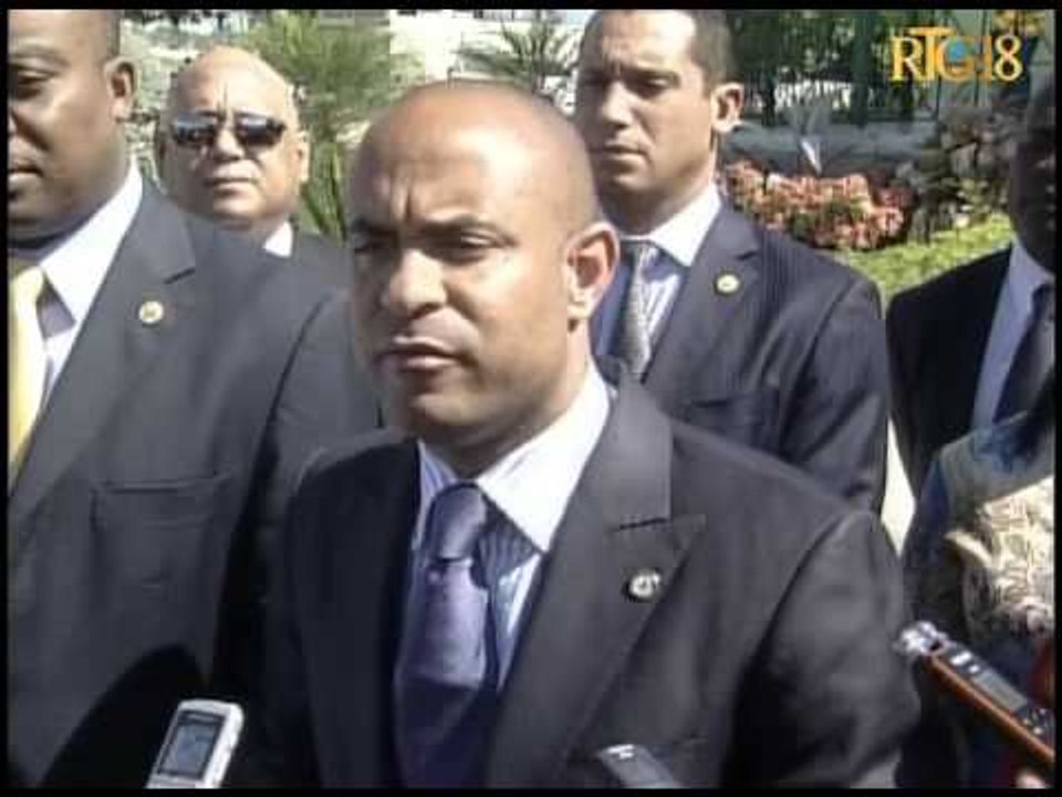 Premye Minis Laurent Salvador Lamothe nan tèt yon delegasyon kite peyi a pou al patisipe nan divès