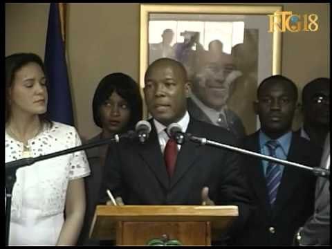 Enstalasyon nouvo Minis kominikasyon an Régine Godefroy nan prezans Minis komès ak endistri a