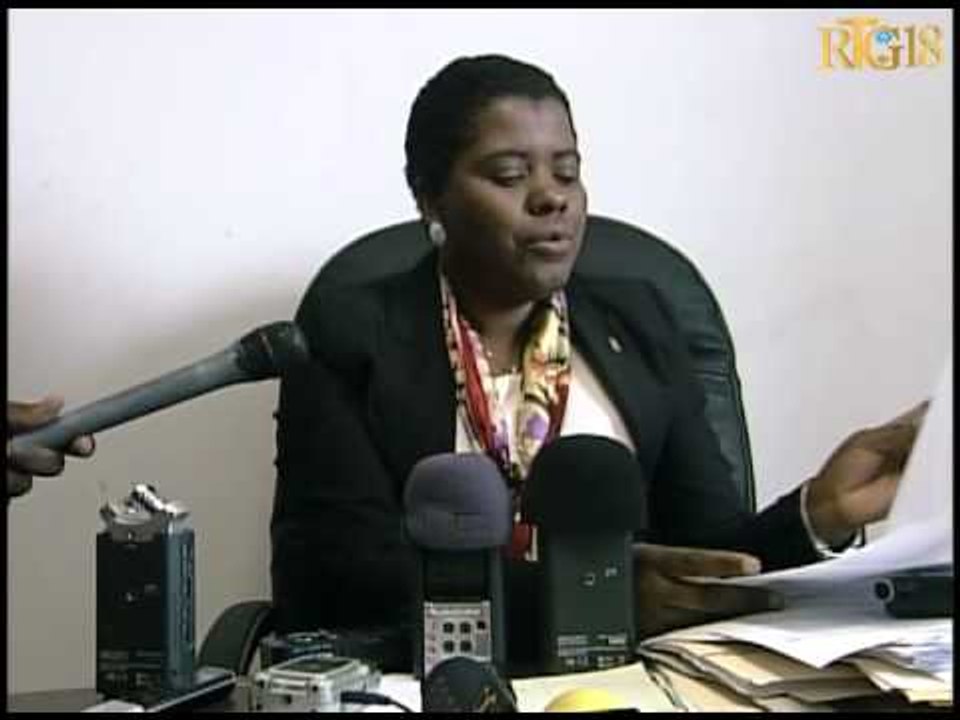 Ogline Pierre depoze devan biwo chanm Depite a yon pwopozisyon lwa batize ''Délince Pierre''