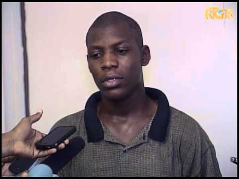 Prezantasyon 2 prezime bandi ansanm ak divès materyèl Lapolis arete.