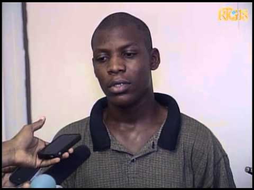 Prezantasyon 2 prezime bandi ansanm ak divès materyèl Lapolis arete.