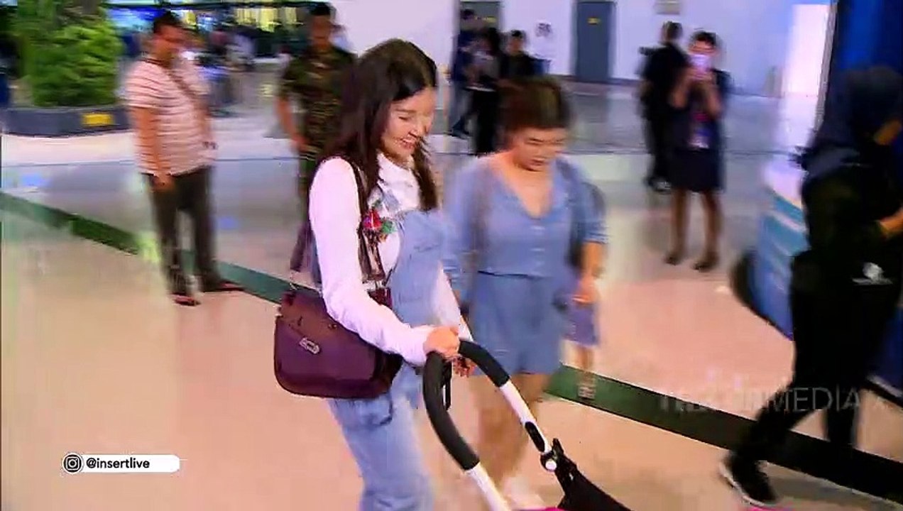 Insert - Sarwendah Kembali Ke Indonesia Bersama Anaknnya Yang Baru Lahir