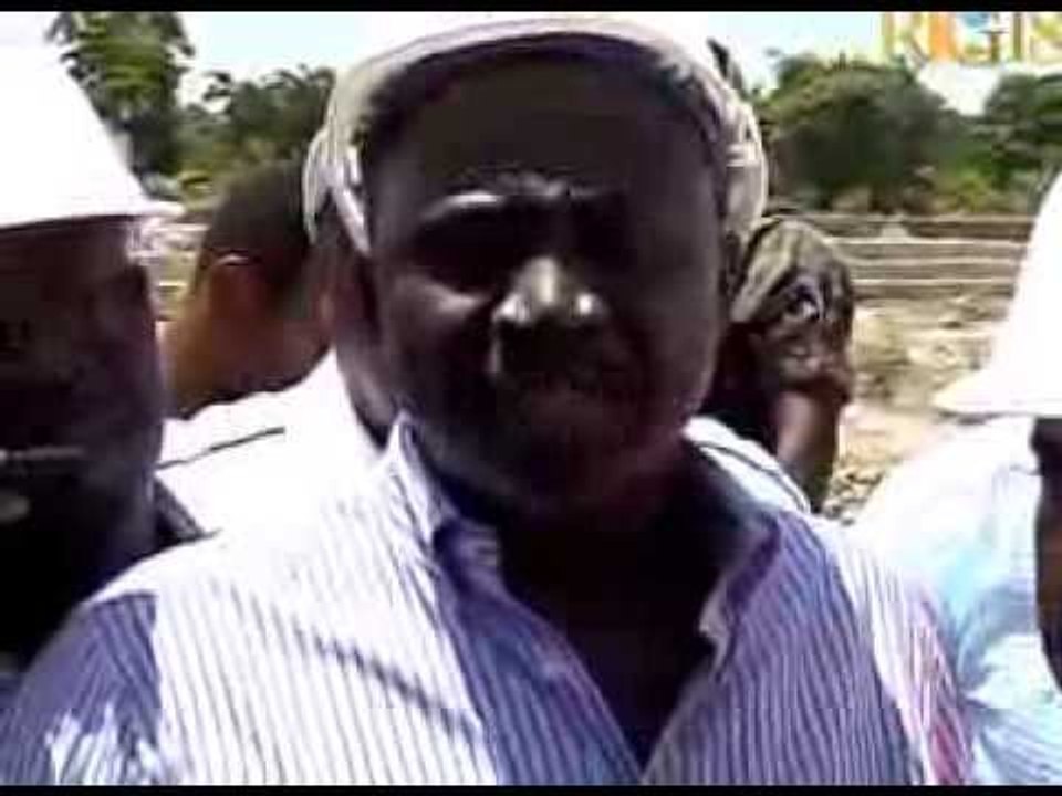 Vizit Premye Minis Laurent Salvador Lamothe akonpaye Minis agrikilti a Thomas Jacques nan rivyè griz