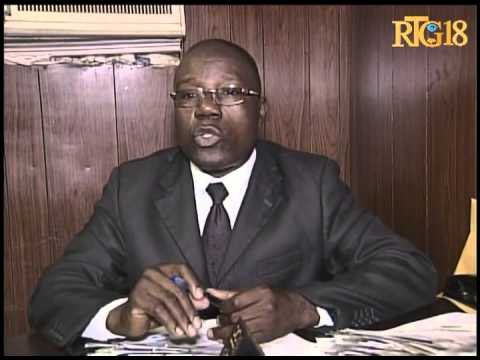 Responsab Kè asistans sosyal yo distribye chèk bay plizyè dizèn andikape ak gramoun nan kad pwogram