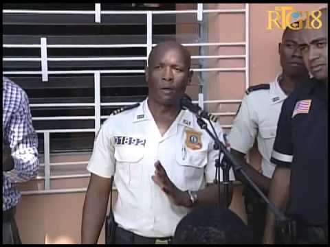 Vizit Polis kominotè ak Polis New York nan College Classique Humanisme pou diskite al elèv yo