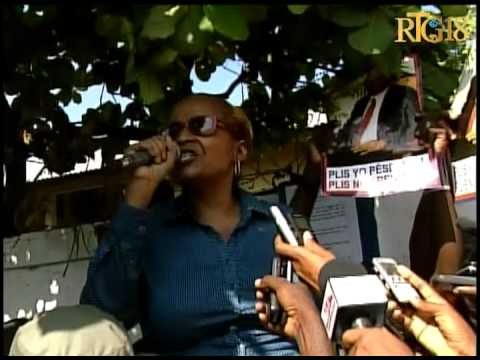 Oganizasyon politik Fanmi Lavalas nan okazyon 26 lane mesak riyèl Vayan an depoze yon jèb Flè nan me