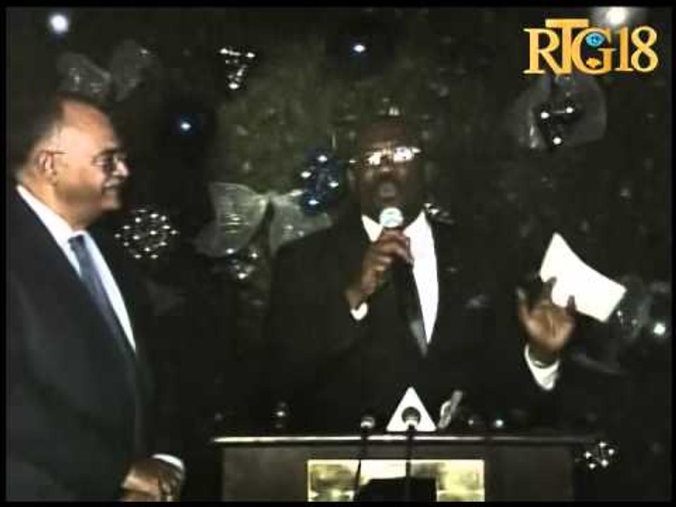 Kònsèy administrasyon SOGEBANK ansanm ak Meri Delmas pwosede ak iliminasyonal Sapen nwèl ki nan syèj