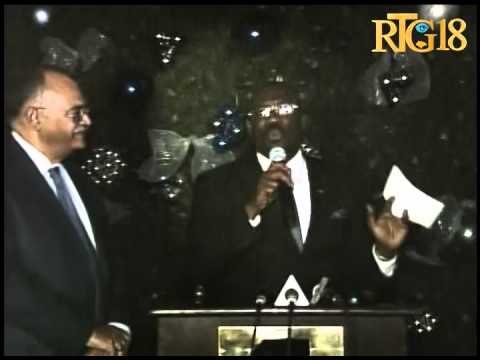 Kònsèy administrasyon SOGEBANK ansanm ak Meri Delmas pwosede ak iliminasyonal Sapen nwèl ki nan syèj