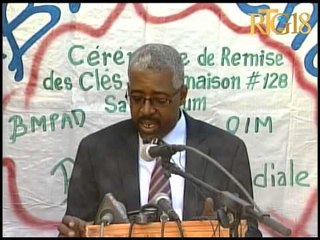 Seremoni pou remèt kle kay bay yon dizèn fanmi nan lokalite  Kafou fèy zòn Sanatoryòm