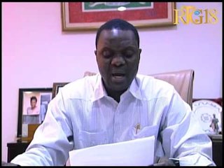 Entèvansyon Senatè Sidès la Wenceslass Lambert aprè yon diskisyon, batay ki te dewoule nan dat 10 Ma