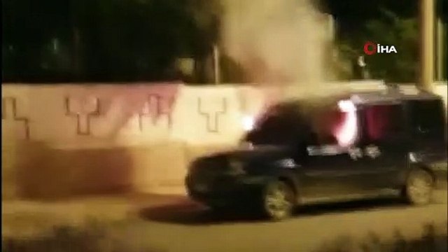 Park halindeki hafif ticari araç alev alev böyle yandı