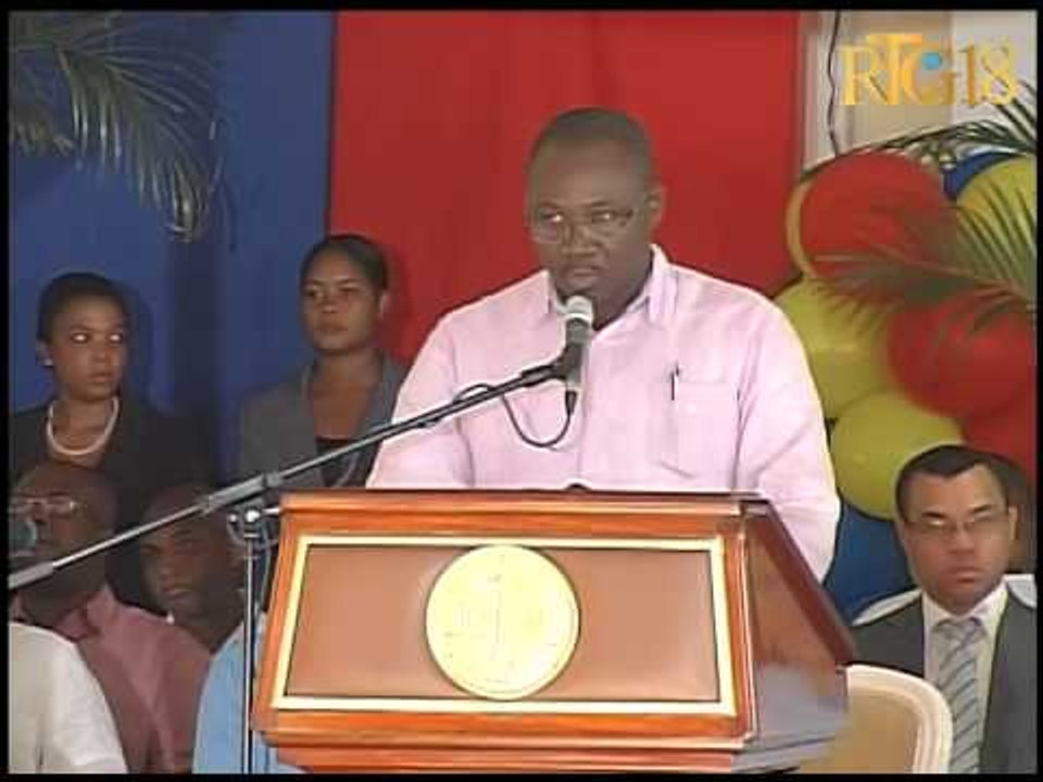 Seremoni pou remèt 48 traktè, 40 motokiltè, 100 ponp aspèsyon ak 30 ponp lèt bay Gouvènman Ayisyen a