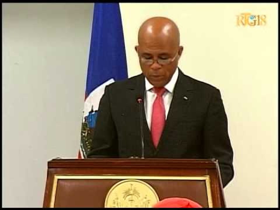 Cérémonoie de décoration du Nonce Apostolique  au Palais Nationale dans la soirée  du  lundi 25 Août