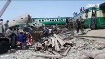 تسعة قتلى على الأقل في حادث تصادم بين قطارين في وسط باكستان