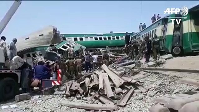 تسعة قتلى على الأقل في حادث تصادم بين قطارين في وسط باكستان