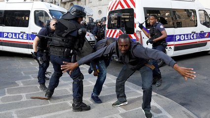 'Gilets Noirs' protesters occupy Pantheon in Paris over migrant rights