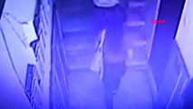 MERSİN Evlere giren sabıkalı kadın hırsız, güvenlik kamerasından yakalandı