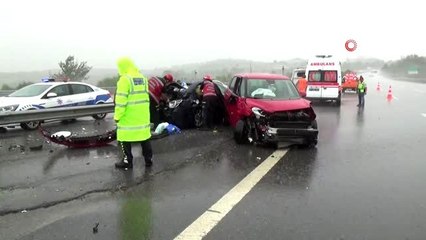 TEM otoyolu'nda şiddetli yağış kazayı da beraberinde getirdi; 3 yaralı