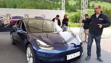 Salon de Val d'Isère : le stand Tesla
