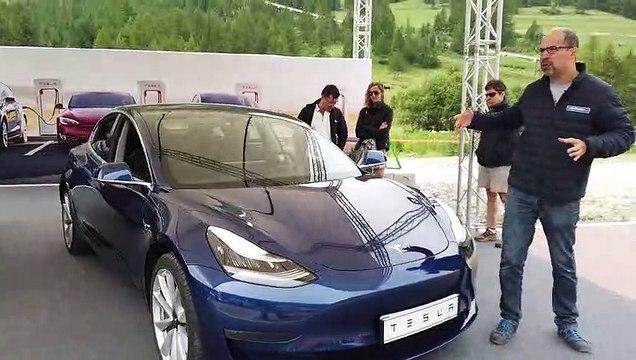Salon de Val d'Isère : le stand Tesla