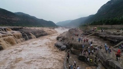 «دهان قوری»؛ آبشاری که گردشگران را جذب خود می‌کند