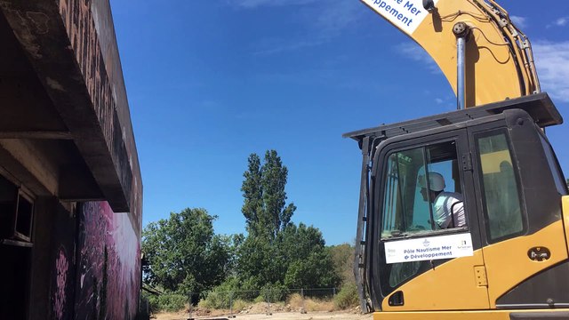 Port-Saint-Louis : le maire lance la destruction de friches industrielles