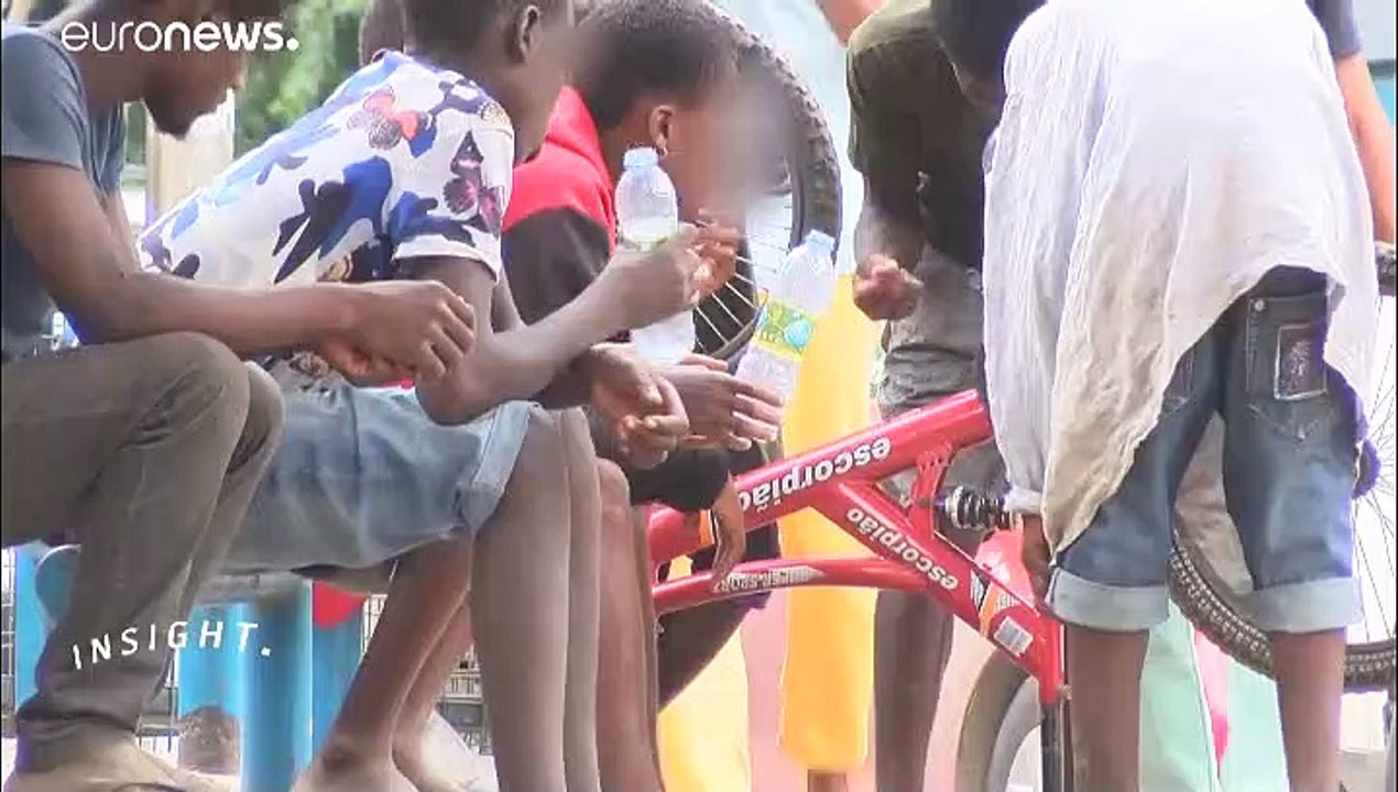 Zwischen Betteln und Benzin: Straßenkinder in Angola