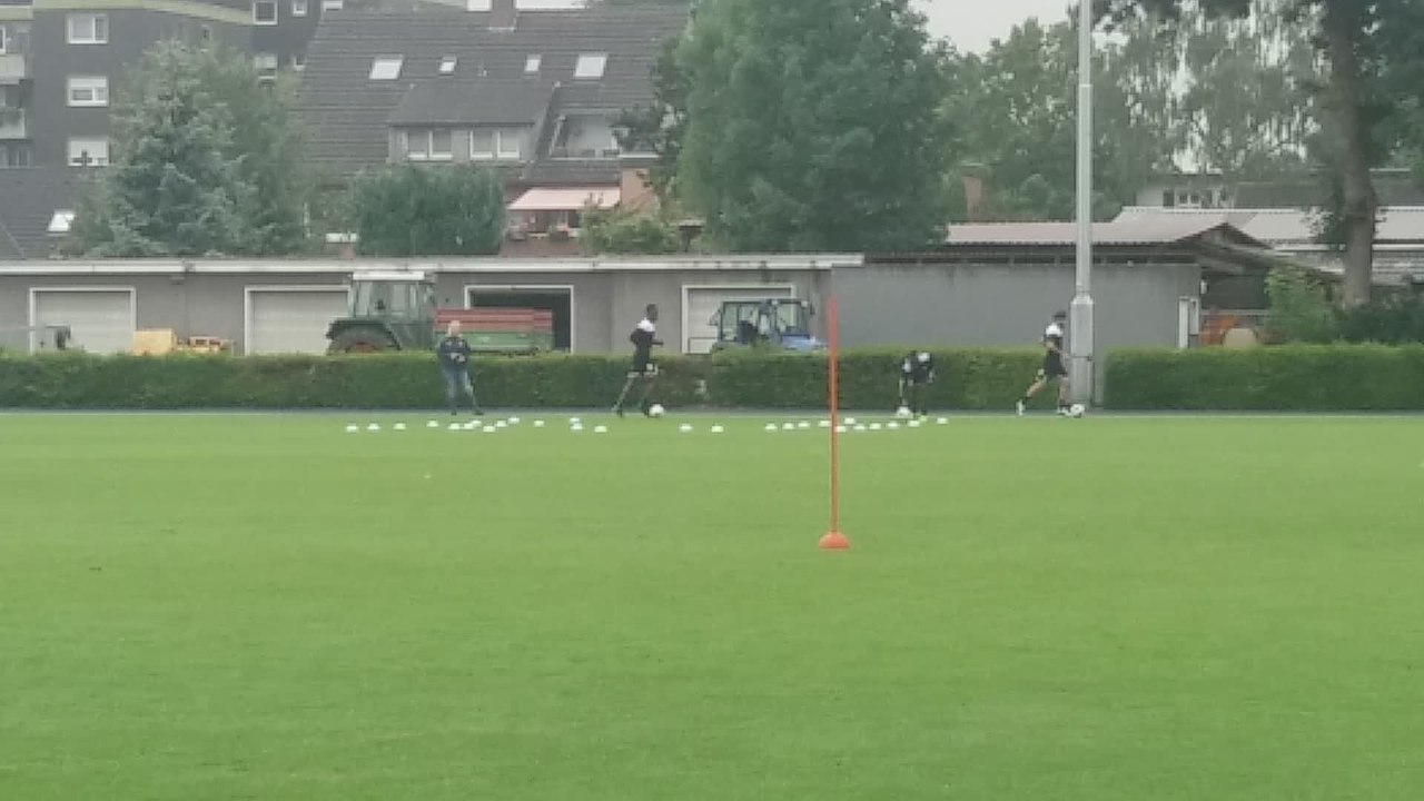 Le Sporting de Charleroi en stage à Kamen (Allemagne) - jour 6 - jeux d'adresse: passes en U