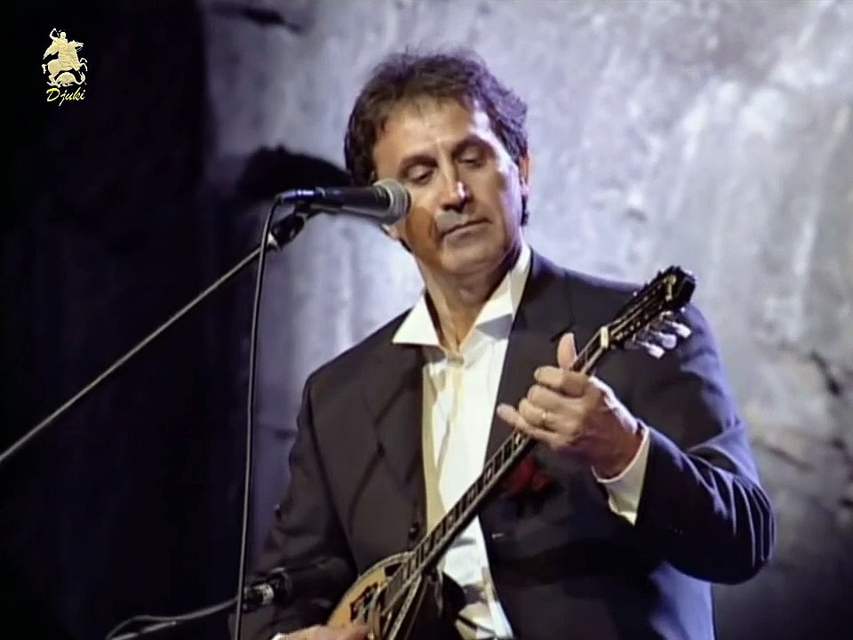 Σ΄αγαπώ γιατί είσαι ωραία (S' agapo giati eisai oraia) - Γιώργος Νταλάρας (2004)