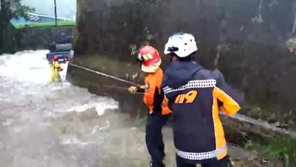 강원 영동 200mm 폭우...가슴 졸인 산불 피해 주민들 / YTN