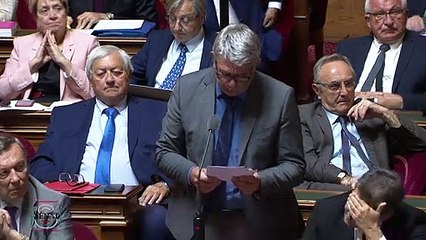 QAG - Michel SAVIN : Peut-on accepter que, tout l'été, la question du burkini se pose dans les piscines municipales ? Comment accepter qu'une école salafiste radicalisée puisse continuer d'accueillir des élèves lors de la prochaine rentrée ?