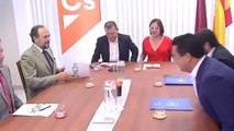 Vox deja de exigir a Ciudadanos firmar un acuerdo a tres en Madrid y Murcia