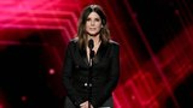 Sandra Bullock Backs U.S. Women’s National Soccer Team's Equal Pay Fight at ESPYs | THR News
