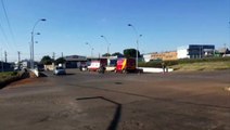 Motociclista sofre queda na Avenida Rocha Pombo e trânsito fica lento