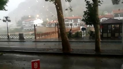 Amasya'da kuvvetli rüzgar etkili oldu