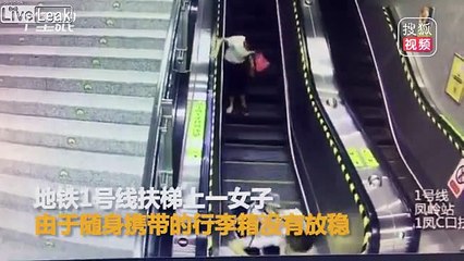 Quand tu es trop pressé dans l'escalator... Belle gamelle
