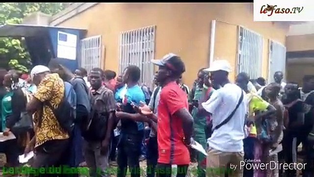 Aide aux étudiants C'est parti pour la remise des cartes bancaires FONER Aide aux étudiants C'est parti pour la remise des cartes bancaires FONER