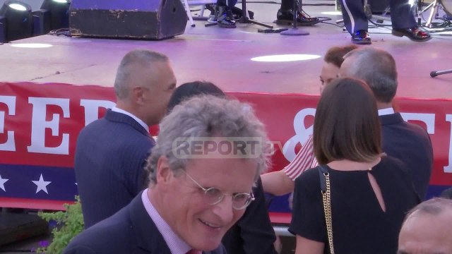 Report TV -Festa e SHBA të pranishëm dhe politikanët shqiptarë