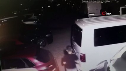 Ümraniye’de hırsızın site bahçesinden motosiklet çaldığı anlar kamerada