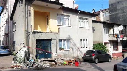 Balkon çöktü: 1 yaralı