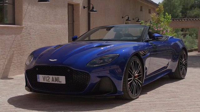 Aston Martin DBS Superleggera Volante Design in Zaffre Blue