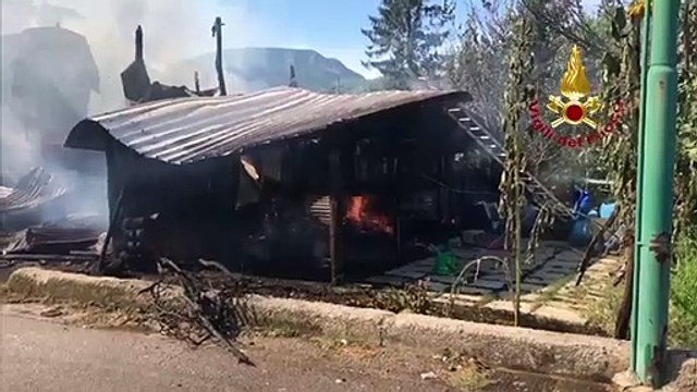 Montoro (AV) - In fiamme due depositi agricoli con bombole Gpl (11.07.19)