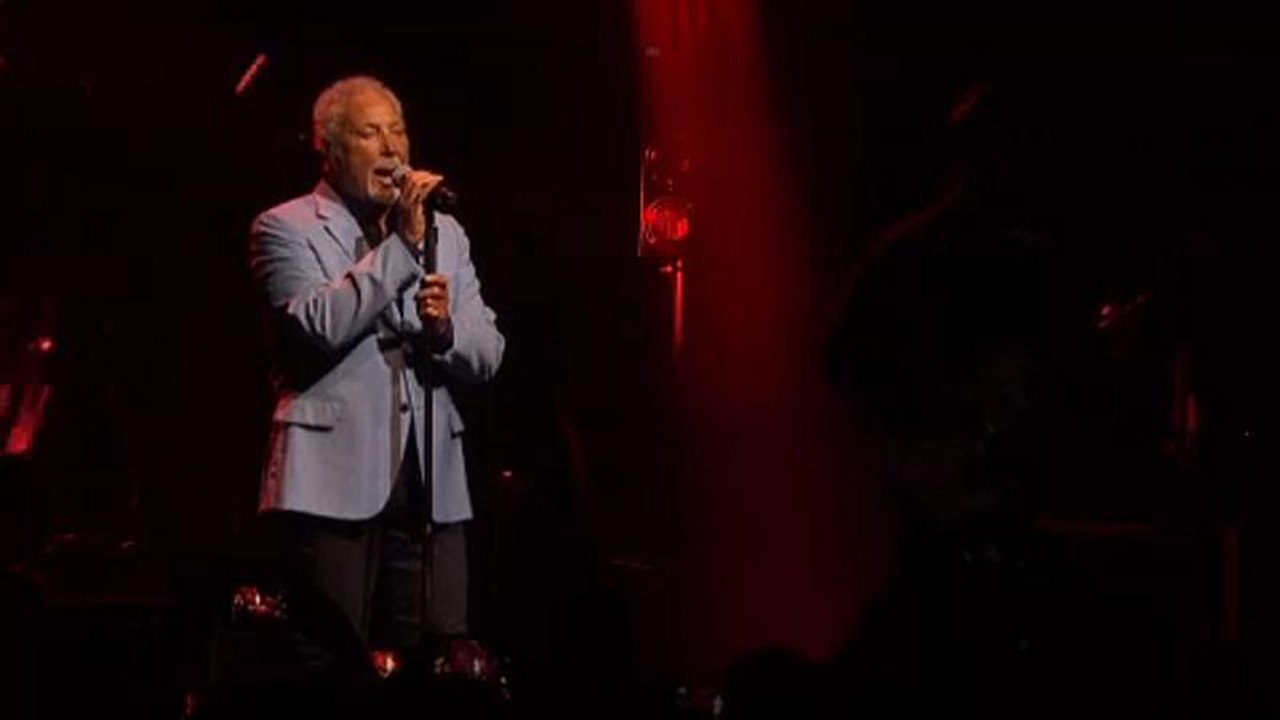 Tom Jones chiude il Montreux Jazz Fest