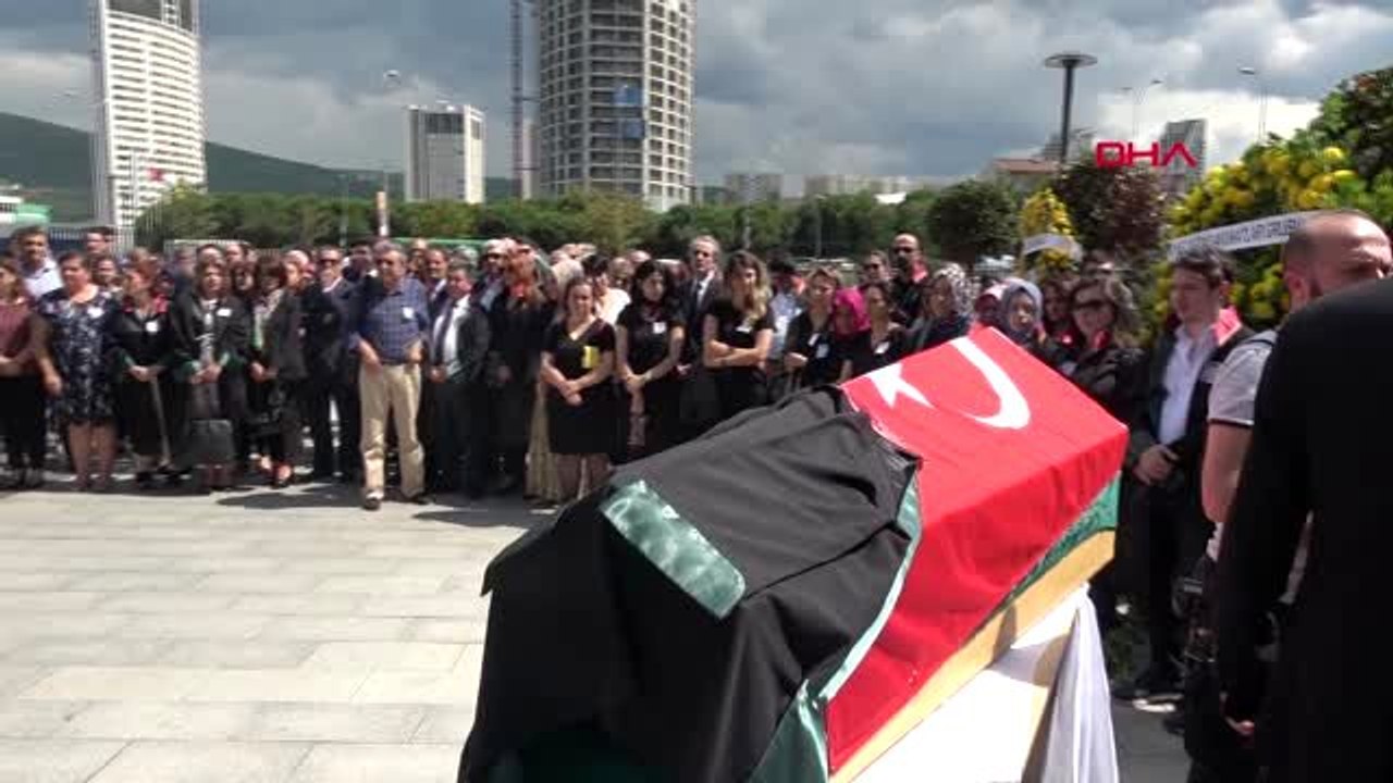 İSTANBUL- ÖLDÜRÜLEN AVUKAT İÇİN İSTANBUL ANADOLU ADALET SARAYI'NDA TÖREN DÜZENLENDİ